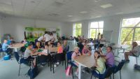 Grupa harcerska na zajęciach plastycznych