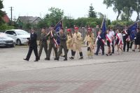 Uroczysty pochód podczas obchodów 700 lat Zadusznik