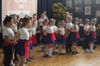 Występ dzieci podczas obchodów 700 lat Zadusznik