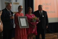 Zaproszeni goście składają gratulacje