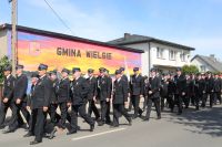 Członkowie Ochotniczej Straży Pożarnej podczas marszu w dniu Konstytucji 3 Maja