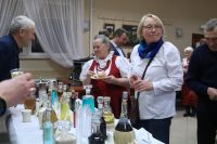 Degustacja potraw przez uczestników festiwalu