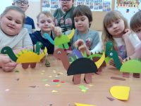 Prezentacja papierowych dinozaurów