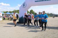 Zawodnicy Nordic Walking na starcie biegu