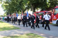Poczty sztandarowe OSP w korowodzie dożynkowym