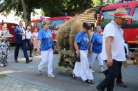 Wieniec sołectwa Wielgie w korowodzie dożynkowym