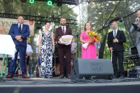 Przekazanie chleba przez Starostów Dożynkowych Wójtowi Gminy Wielgie