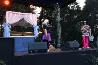 Kabaret KGW Bętlewo na scenie dożynkowej
