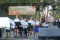 Orkiestra na scenie dożynkowej