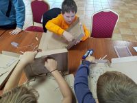 Dzieci z Klubu Młodzieżowego w Wielgiem 1 na warsztatach naukowych z zakresu astronomii.