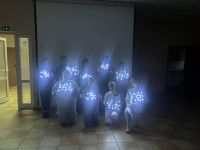 Dzieci z Klubu Młodzieżowego w Wielgiem 2 na warsztatach naukowych z zakresu astronomii.