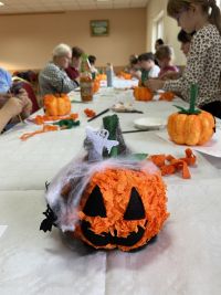 Halloweenowe zajęcia plastyczne dla dzieci.