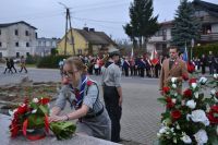 Złożenie kwiatów pod pomnikiem przez Posła na Sejm Rzeczypospolitej Polskiej Krystiana Łuczaka.