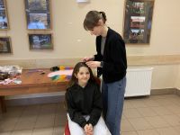 Tęczowe warkoczyki.