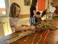 Warsztaty tworzenia palm wielkanocnych.