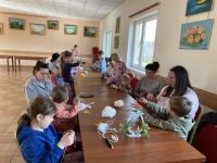 Uczestnicy na warsztatach wielkanocnych.