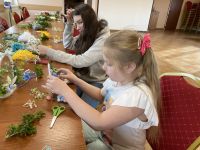 Uczestnicy na warsztatach wielkanocnych.