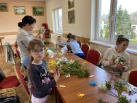 Uczestnicy na warsztatach wielkanocnych.