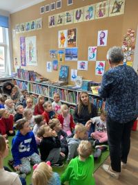 Wizyta Akademii Przedszkolaka w bibliotece