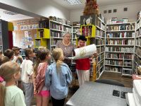 Pasowanie na czytelnika w bibliotece we Wielgiem