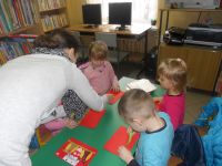 Kartki walentynkowe w bibliotece