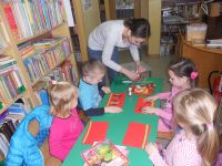 Kartki walentynkowe zajęcia plastyczne w bibliotece