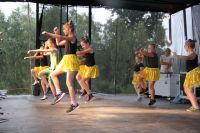 Grupa taneczna Fresh podczas występu na dożynkach