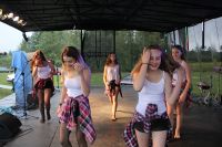 Grupa taneczna Fresh podczas występu na dożynkach