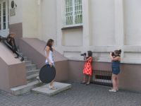 Spotkanie plenerowe koła fotograficznego przy pałacu w Czarnem